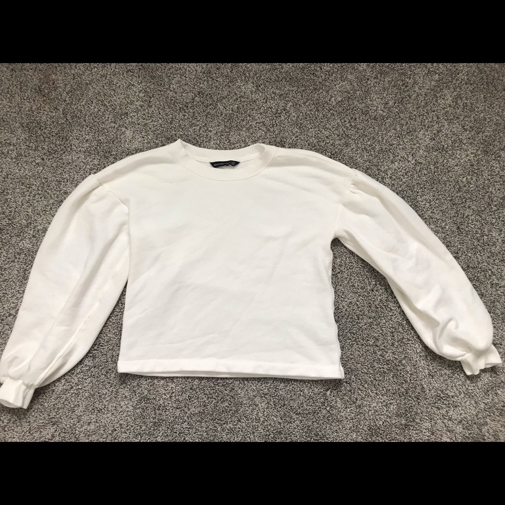 White, slightly cropped, balloon sleeved sweater